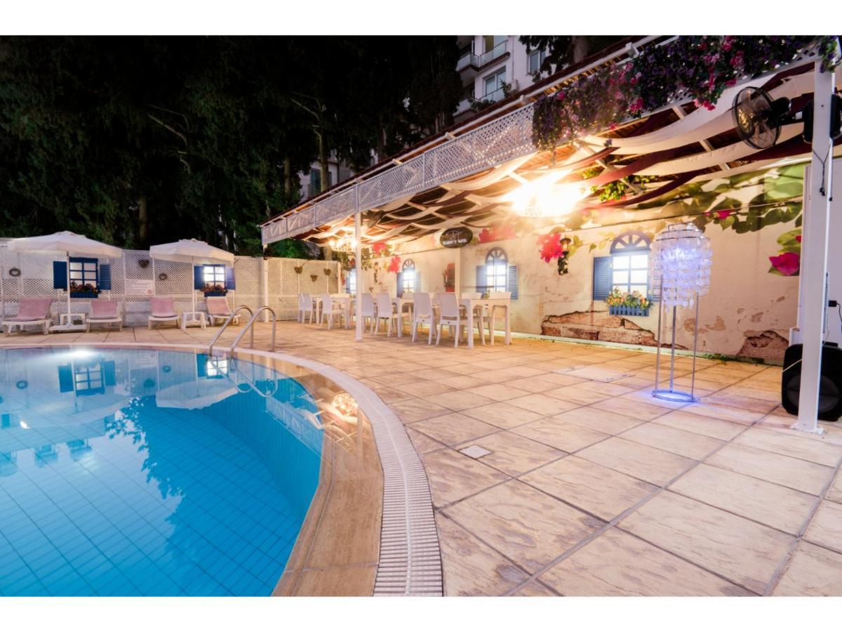 Sammy'S Hotel ไคริเนีย ภายนอก รูปภาพ