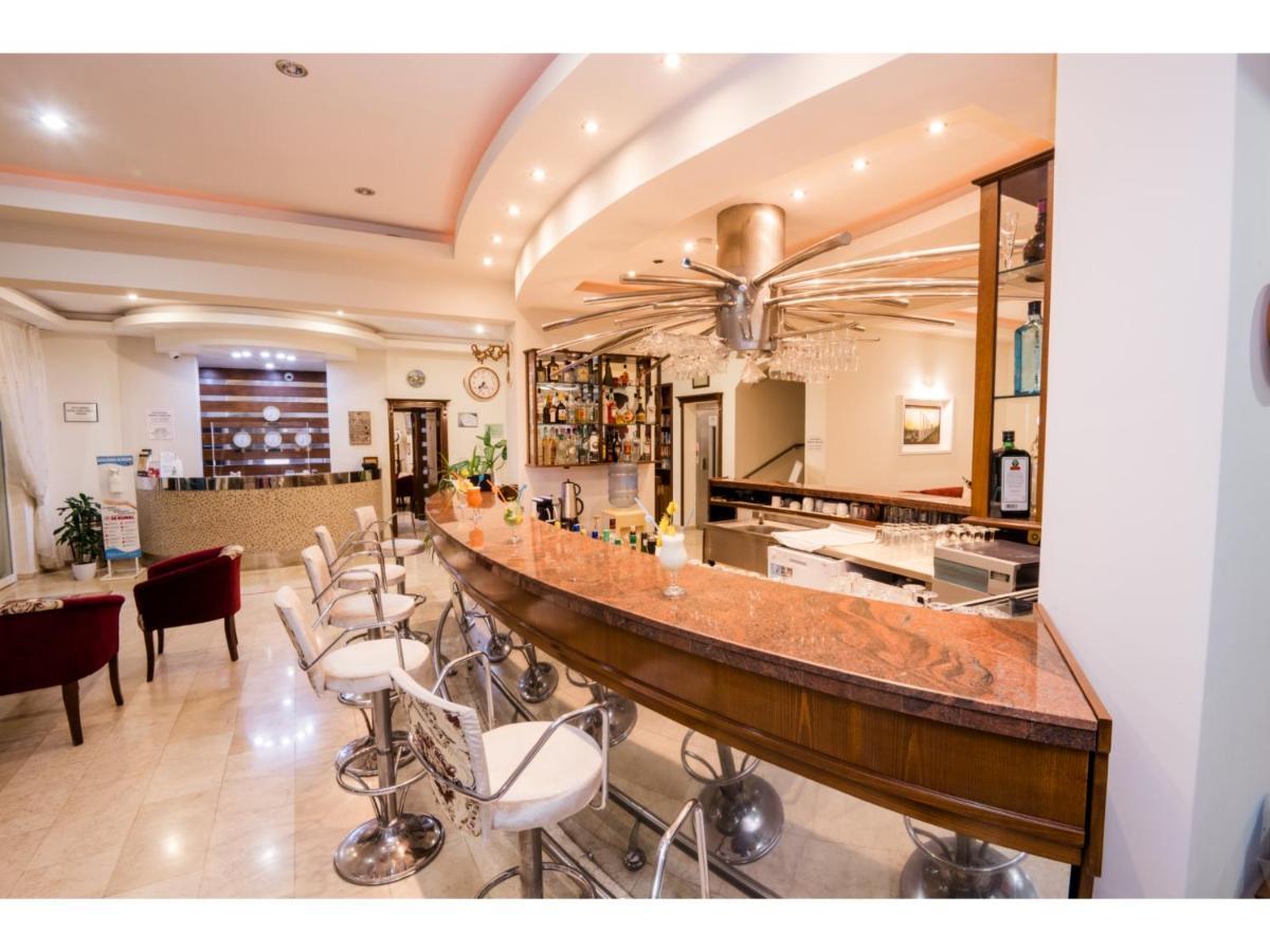 Sammy'S Hotel ไคริเนีย ภายนอก รูปภาพ